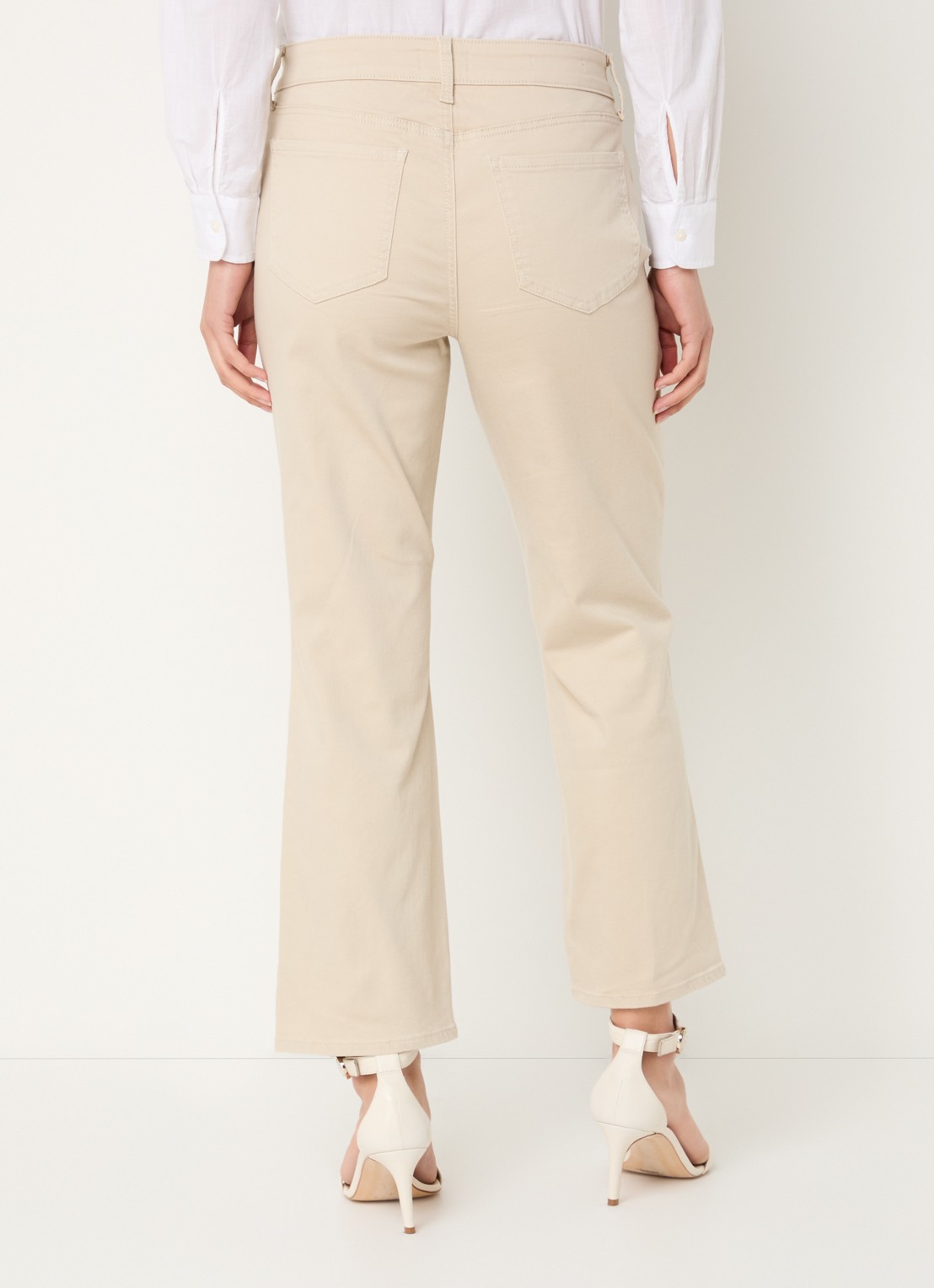NYDJ Marilyn mid waist straight leg cropped jeans met gekleurde wassing - achterkant beige