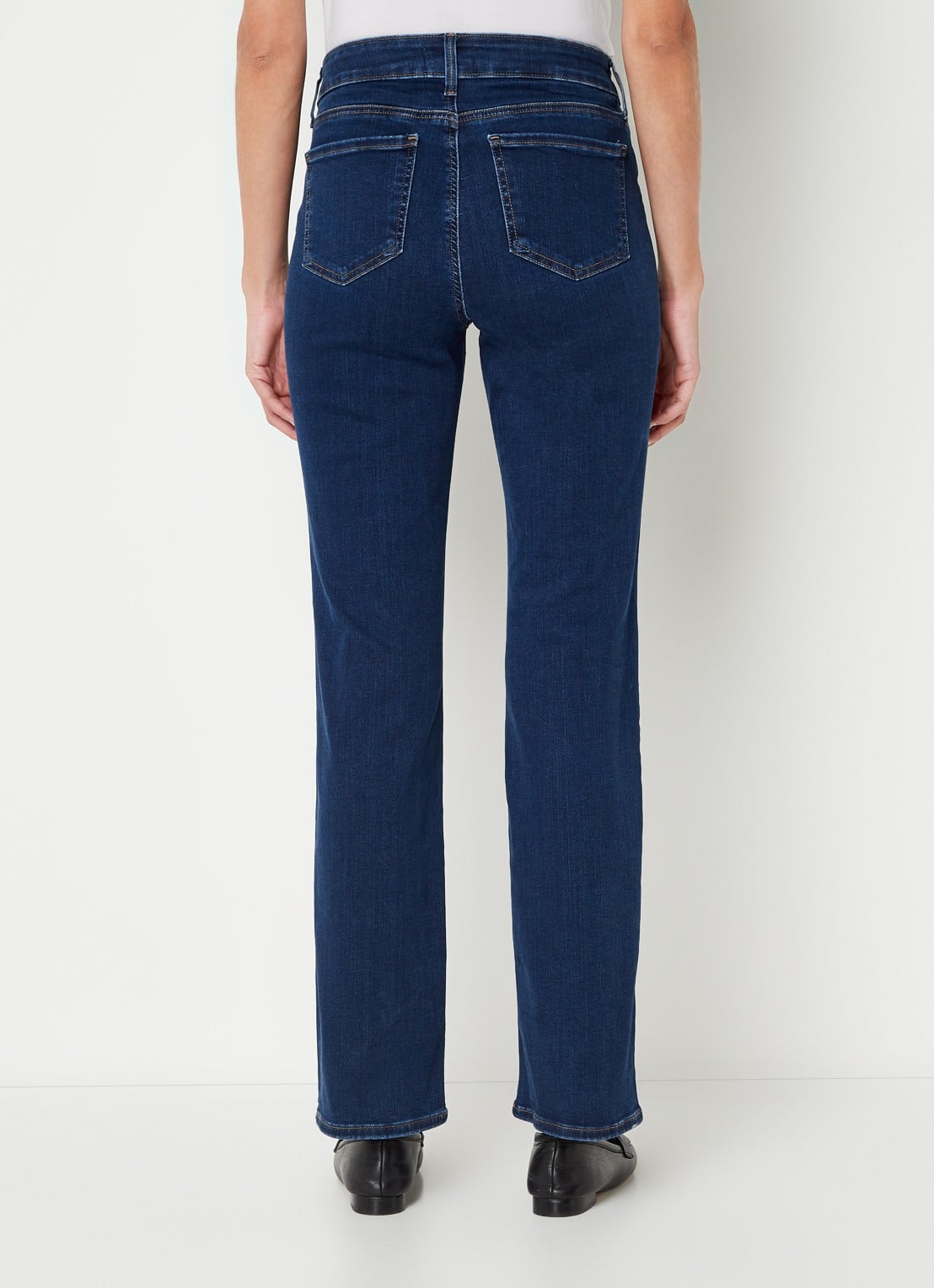 NYDJ Marilyn mid waist straight leg jeans met donkere wassing - achterkant indigo