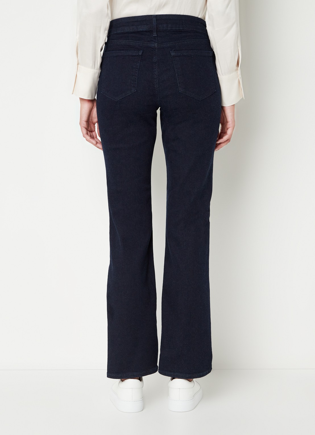 NYDJ Marilyn mid waist straight leg jeans met donkere wassing - achterkant indigo