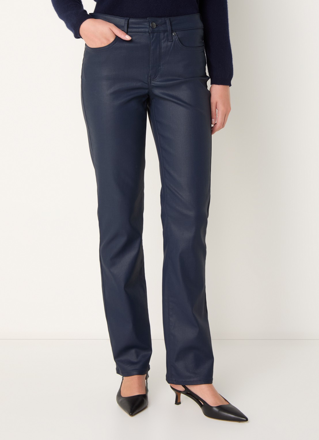 NYDJ Marilyn mid waist straight leg jeans met gekleurde wassing - detail 2 donkerblauw