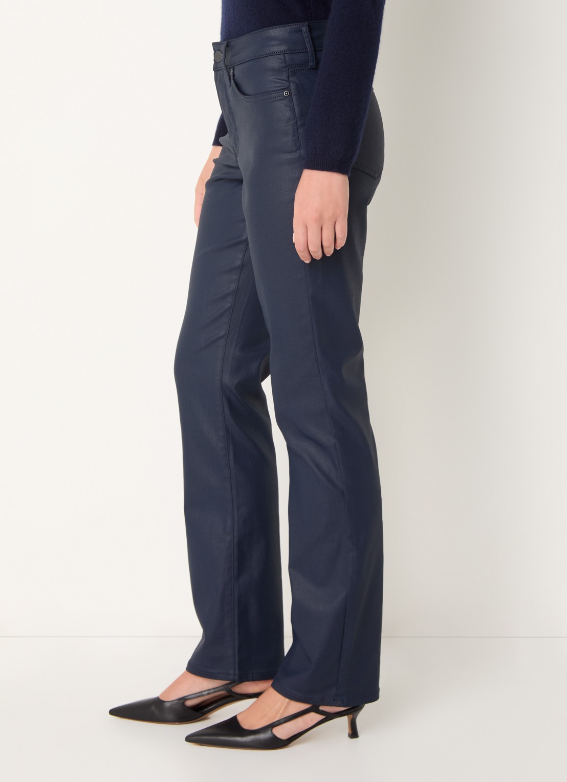 NYDJ Marilyn mid waist straight leg jeans met gekleurde wassing - detail 3 donkerblauw
