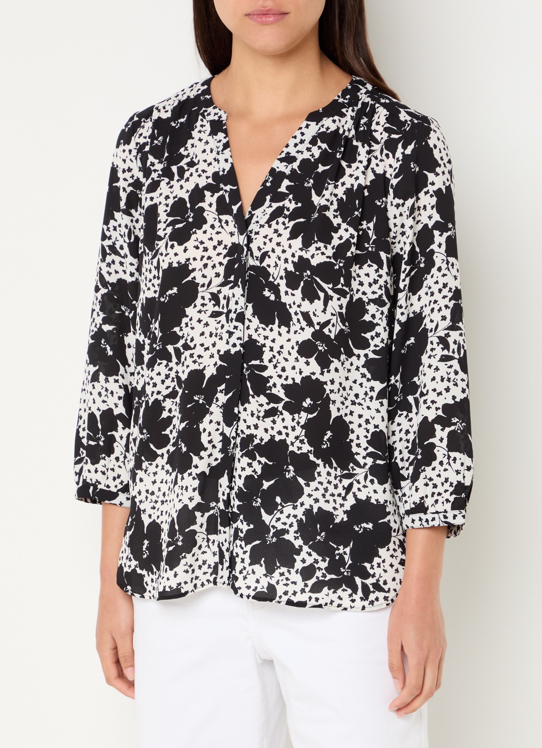 NYDJ Pintuck blouse met V-hals en print - detail 2 zwart