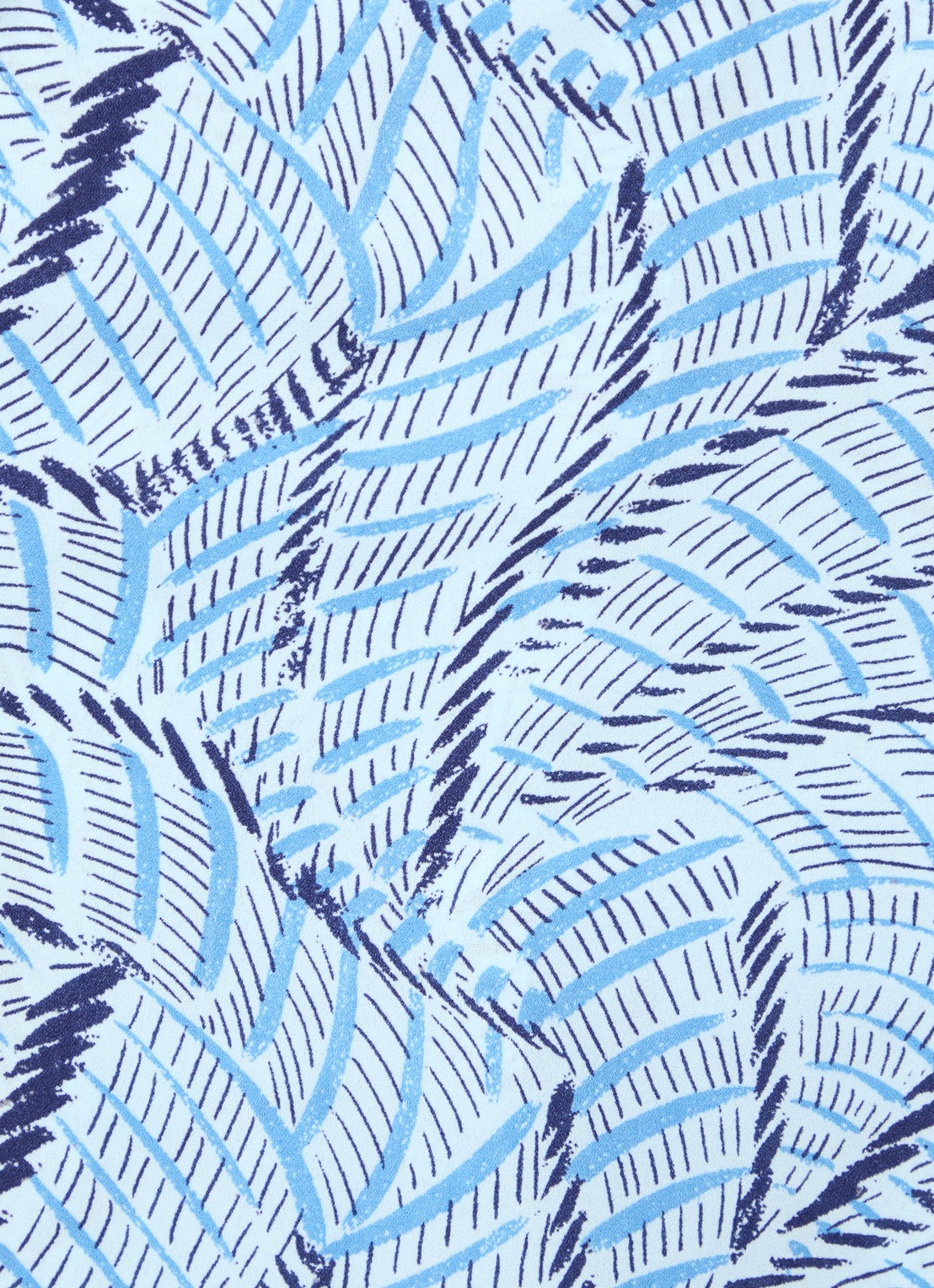 NYDJ Pintuck blouse met V-hals en print - detail 4 lichtblauw