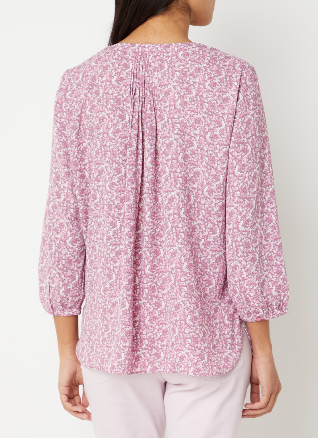 NYDJ Pintuck blouse met V-hals en print - achterkant 4 oudroze