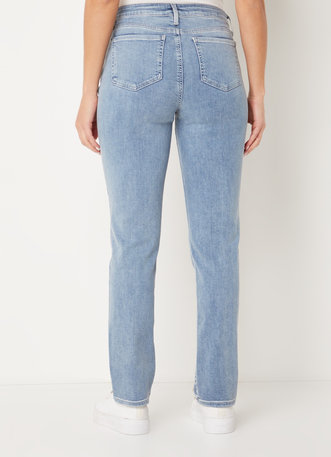 NYDJ Sheri mid waist slim fit jeans met stretch - achterkant 5 lichtblauw