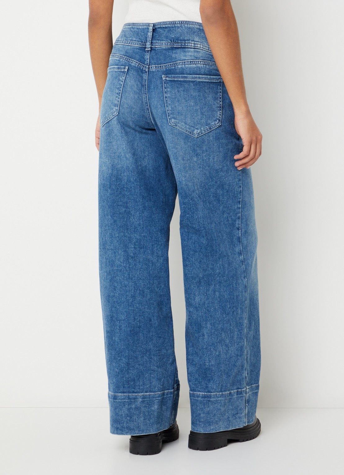 NYDJ Teresa mid waist wide leg jeans met medium wassing - achterkant indigo