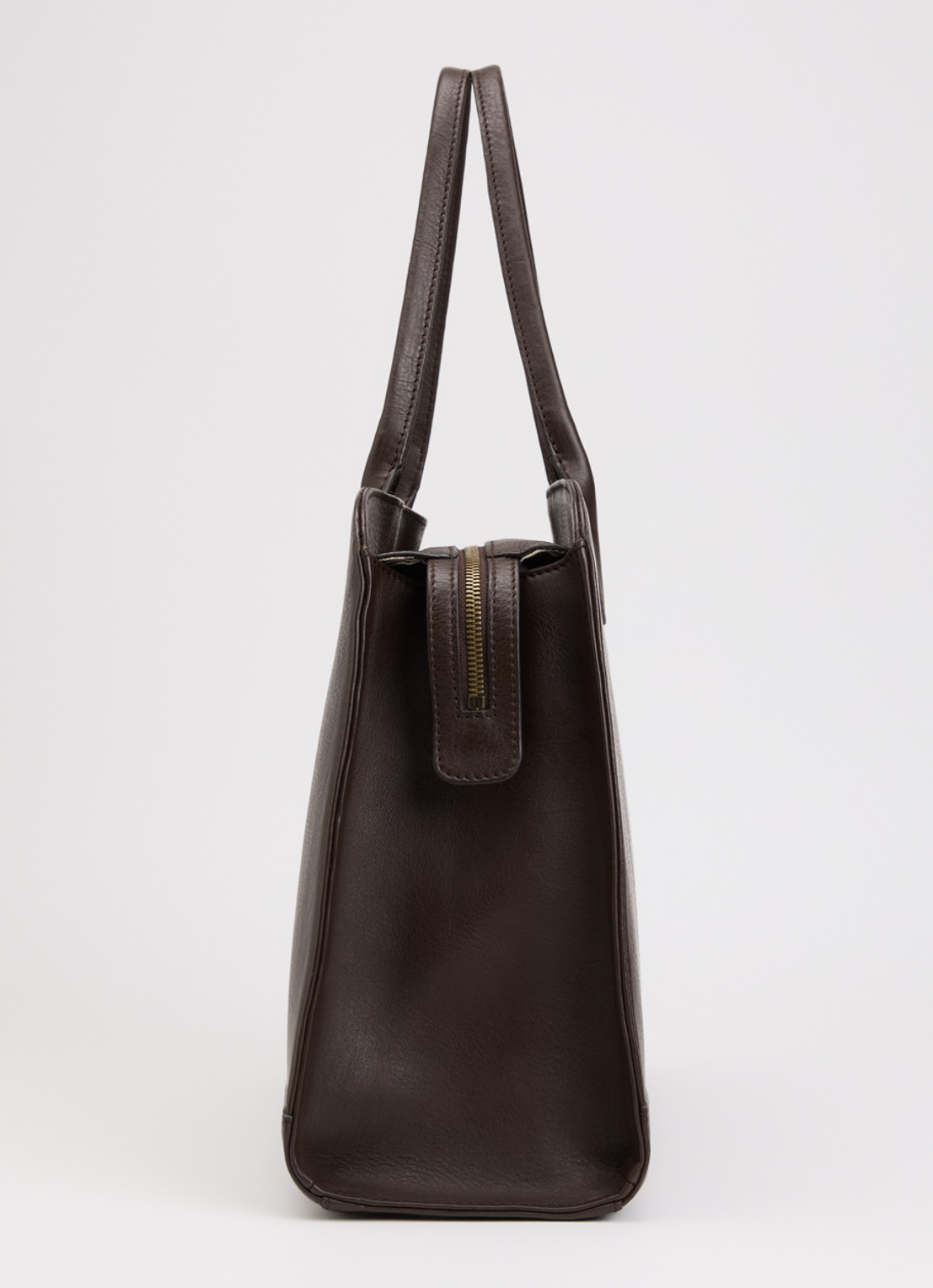O My Bag Alma schoudertas van leer met 16 inch laptopvak  - detail 4 chocoladebruin