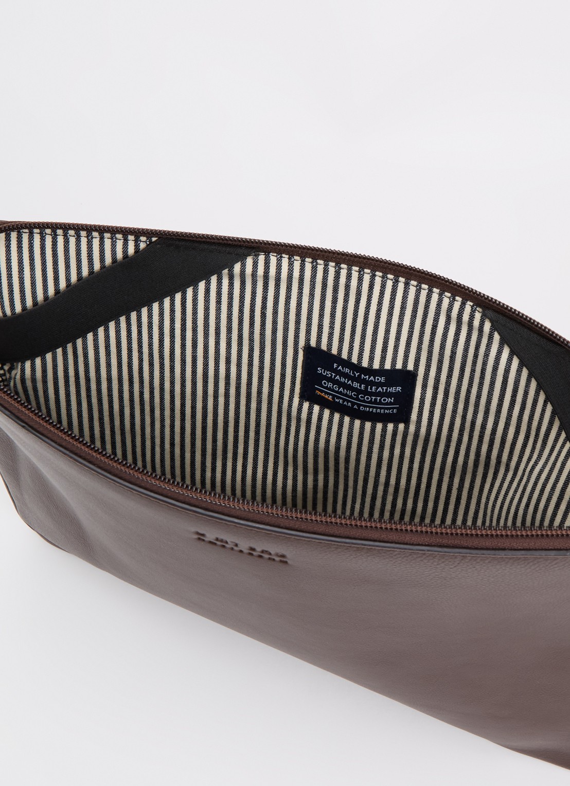 O My Bag Laptophoes van leer 14 inch - detail chocoladebruin