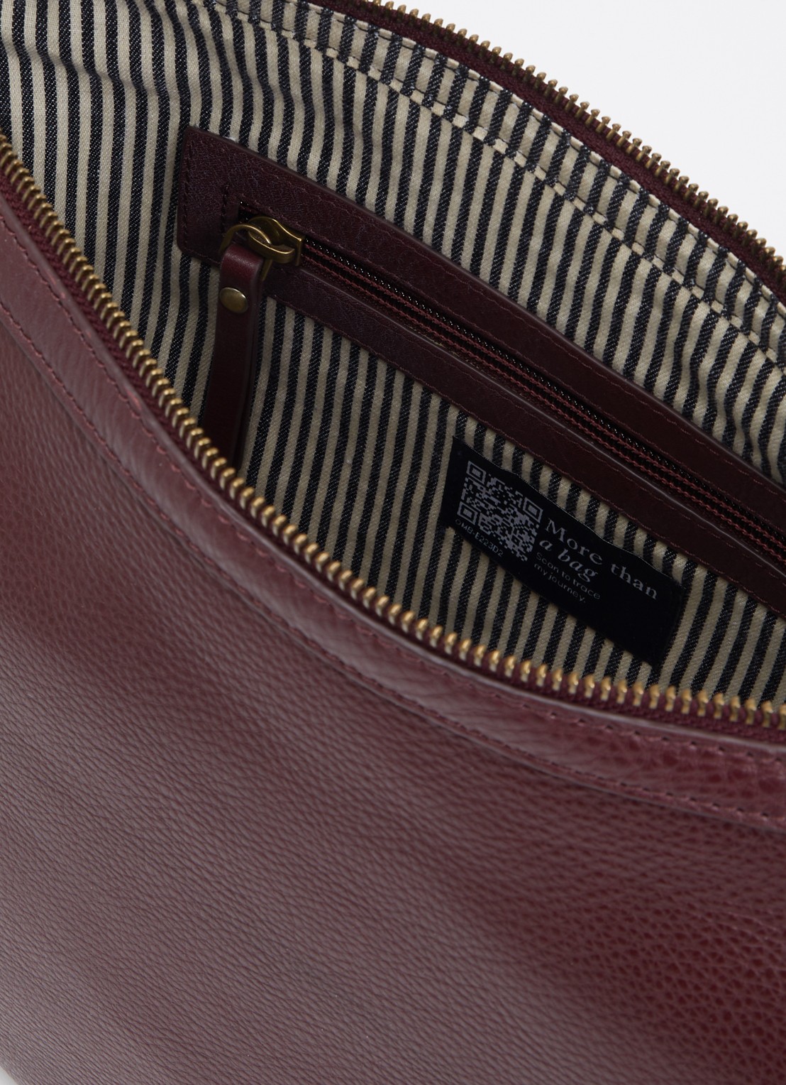 O My Bag Leo Maxi Twisted schoudertas van leer met afneembare schouderriem - detail 2 bordeauxrood