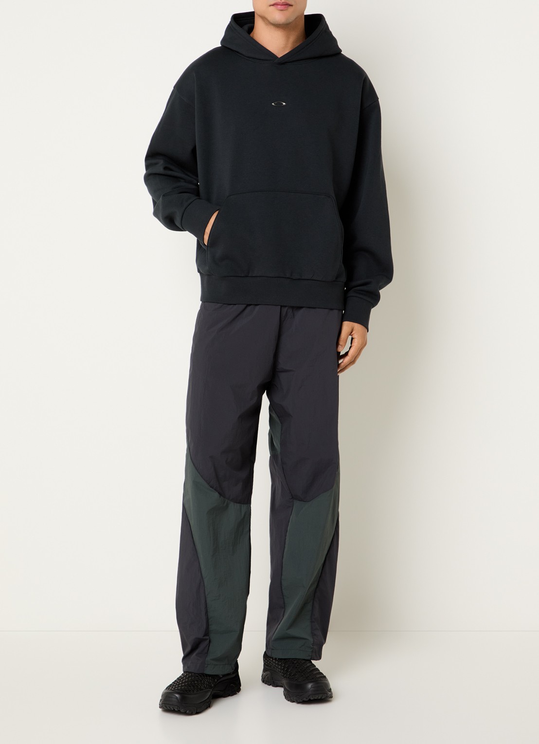 Oakley Metal rise hoodie met kangoeroezak - voorkant 5 zwart