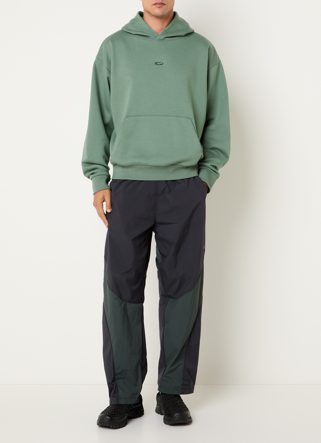 Oakley Metal rise hoodie met kangoeroezak - voorkant 2 groen