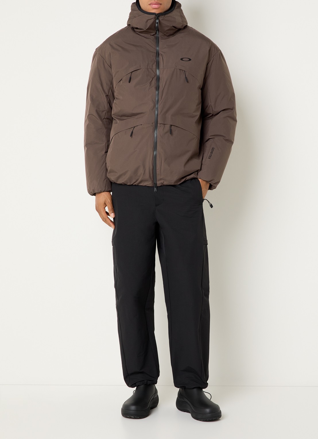 Oakley Retrofuel puffer jack met donsvulling en logo - voorkant 2 bruin