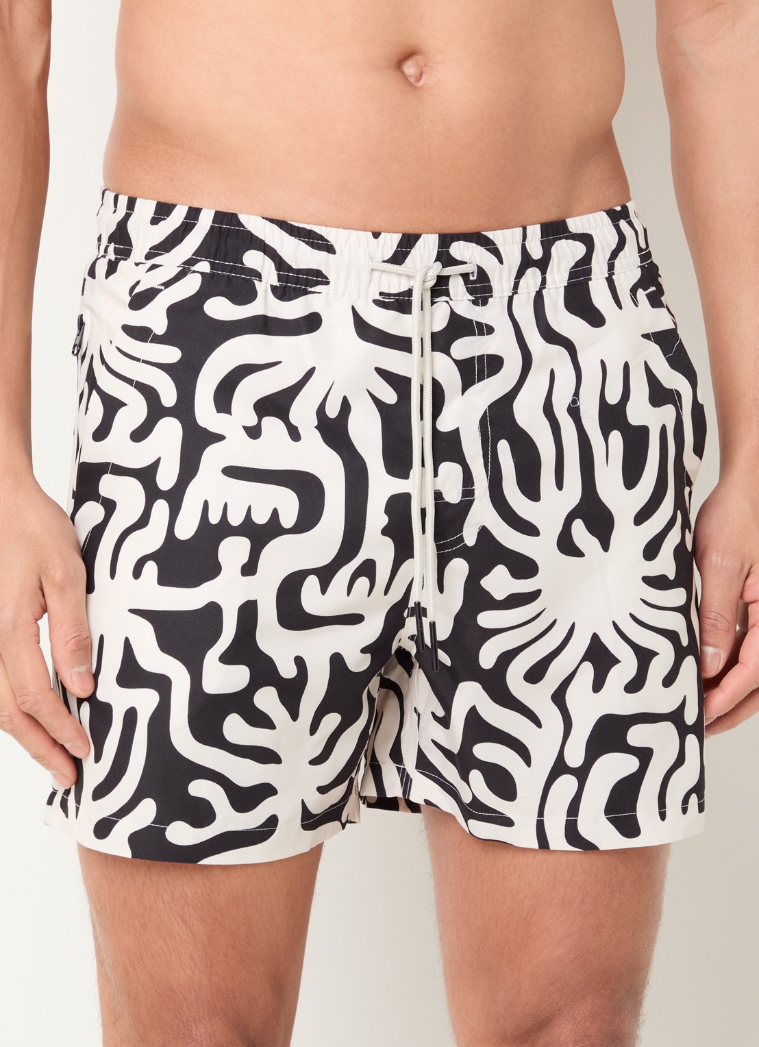 OAS Loefy zwemshorts met grafische print - detail 2 zwart