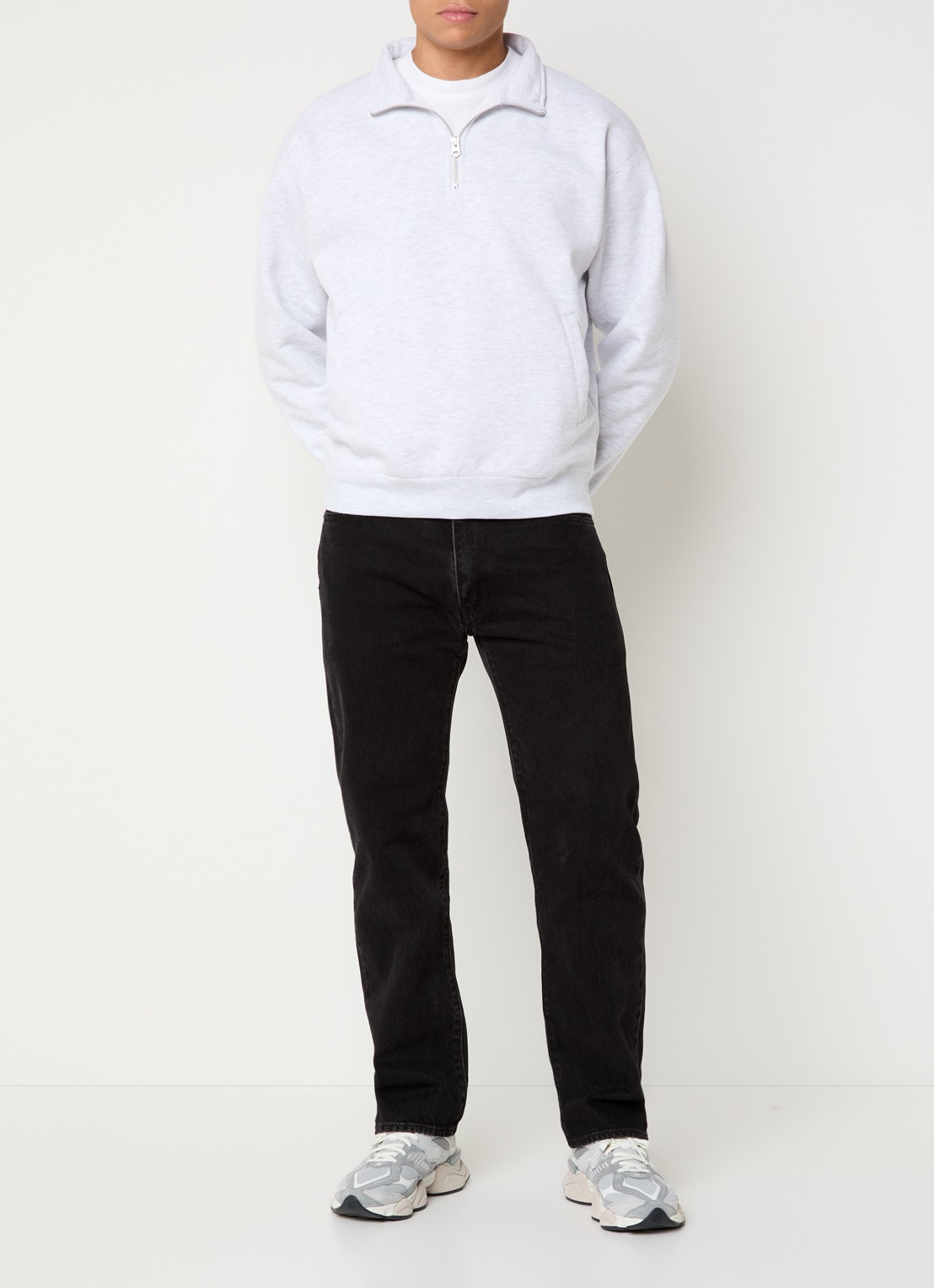 Obey Established Works sweater met halve rits en logoborduring - voorkant 3 wit