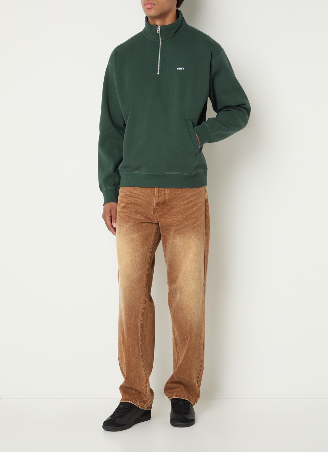 Obey Established Works sweater met halve rits en logoborduring - voorkant 2 donkergroen