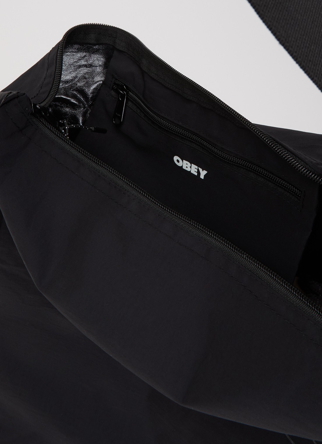 Obey Explorer crossbodytas met logo - detail 2 zwart