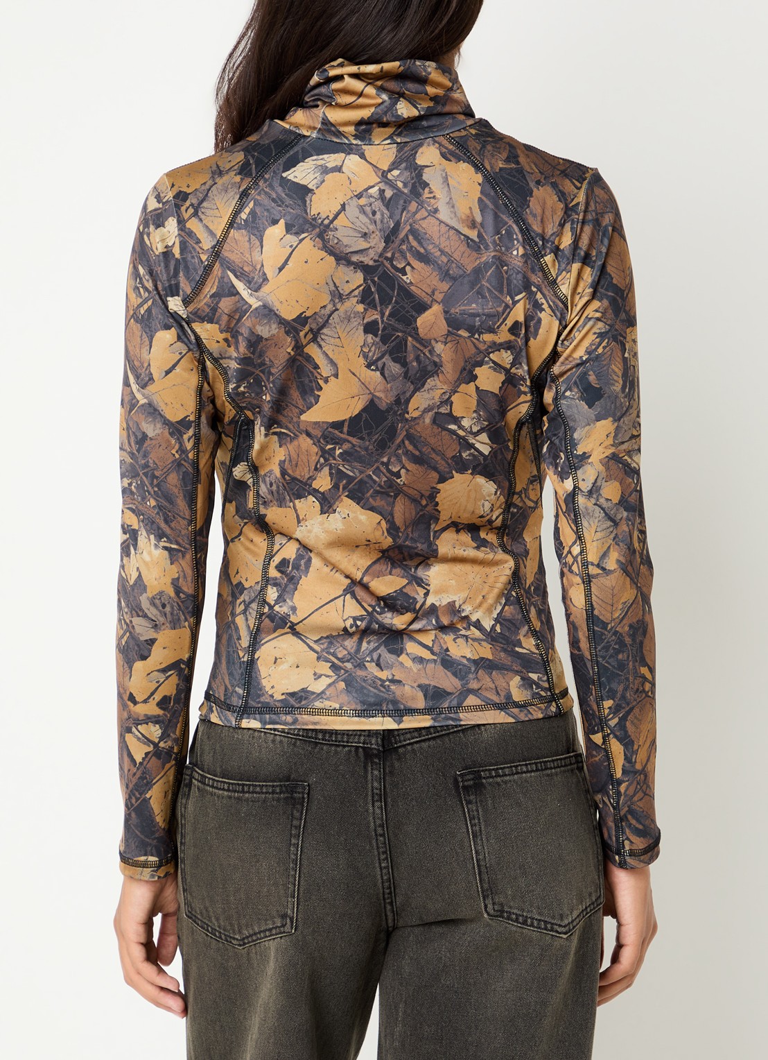Obey Nalia top met col en print - achterkant 2 okergeel