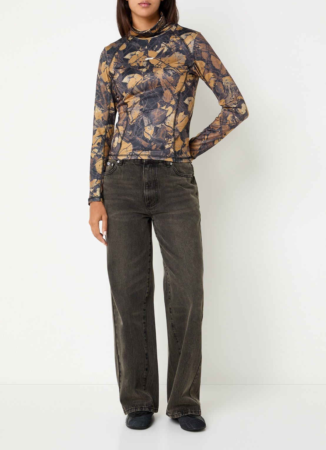 Obey Nalia top met col en print - voorkant 4 okergeel