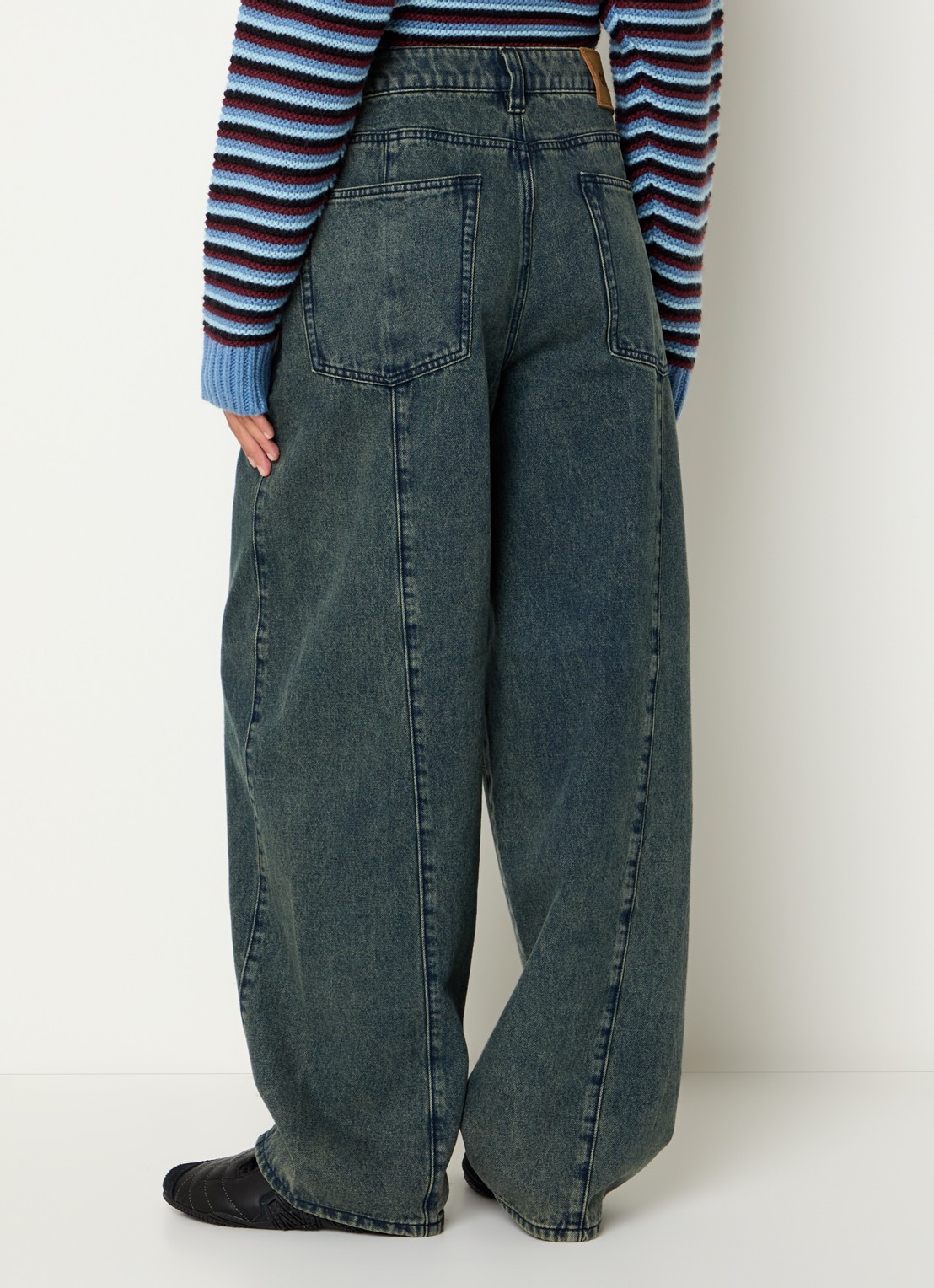 Obey Nana high waist wide leg jeans met medium wassing - achterkant indigo