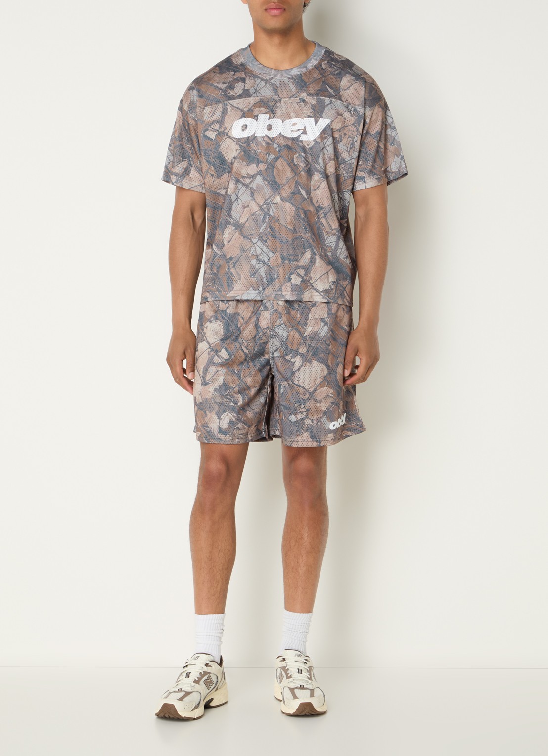Obey Practice T-shirt met camouflageprint - voorkant 3 beige