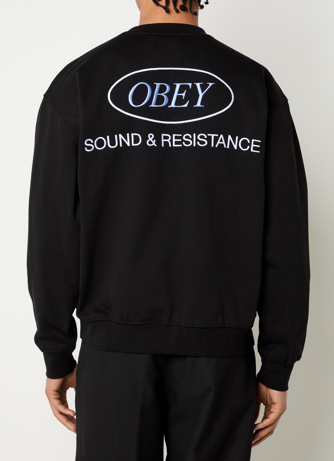 Obey Sound Crew sweater met borduring - detail zwart