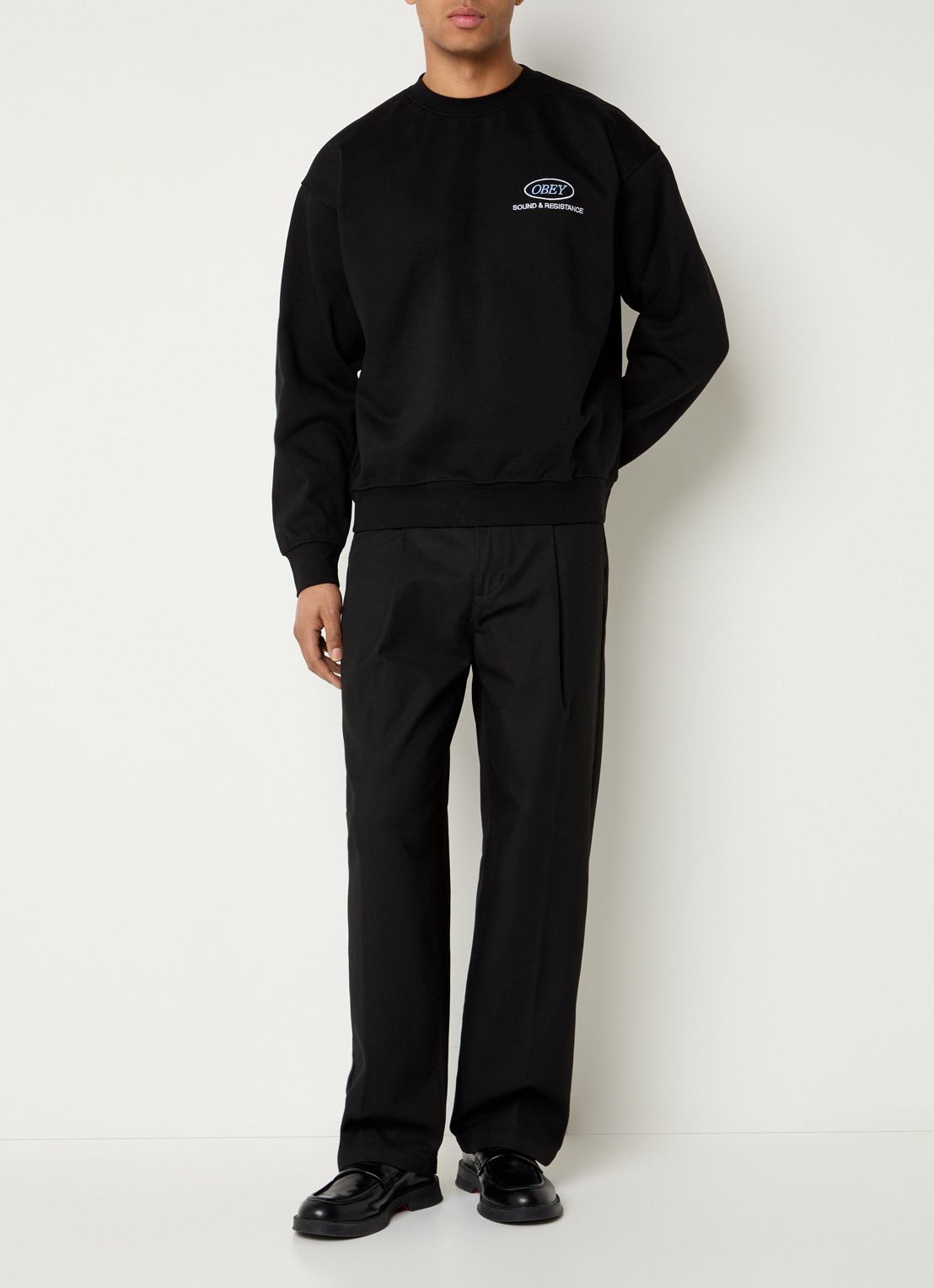 Obey Sound Crew sweater met borduring - voorkant 3 zwart