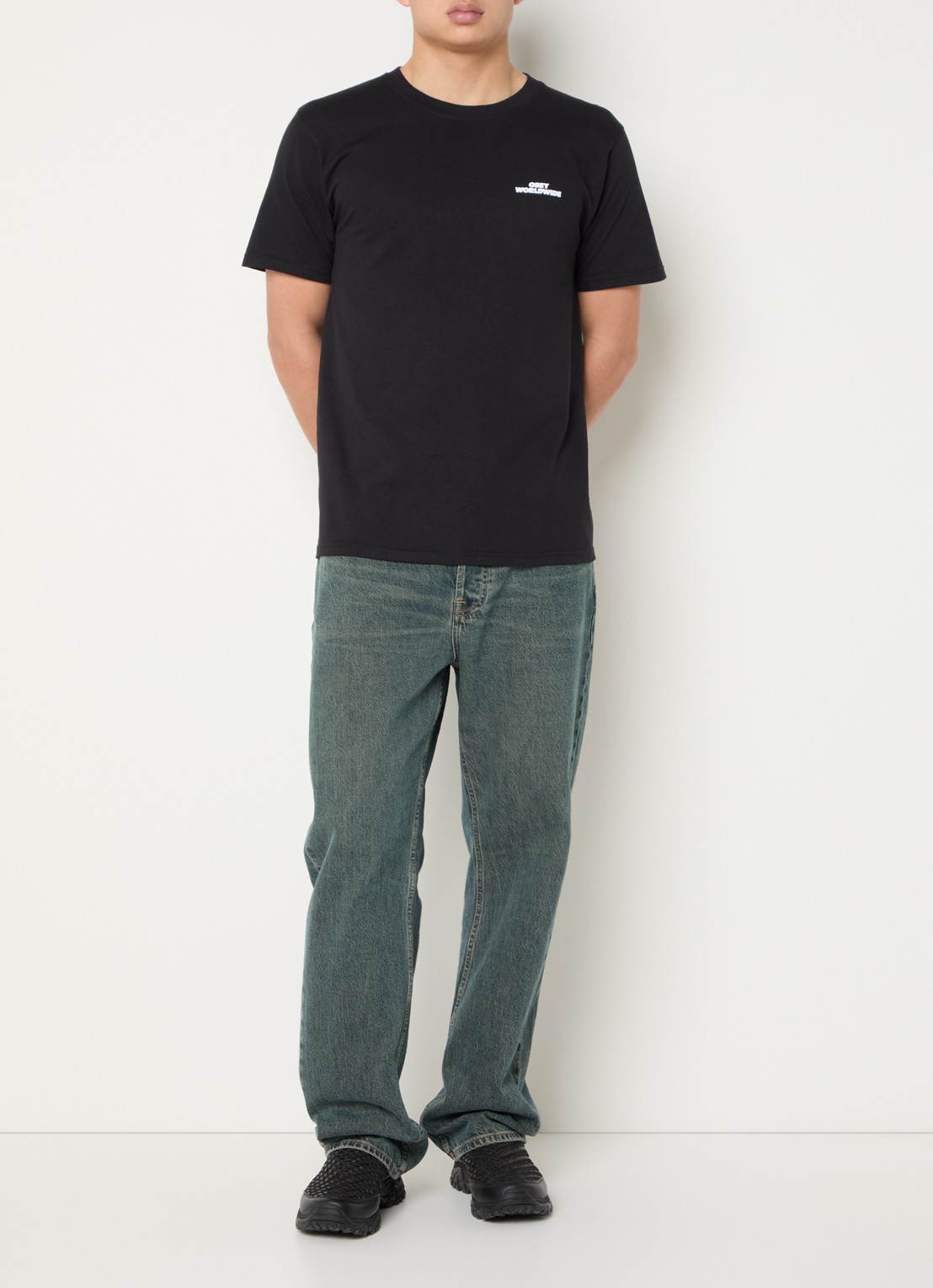 Obey Worldwide T-shirt met logo - voorkant 2 zwart