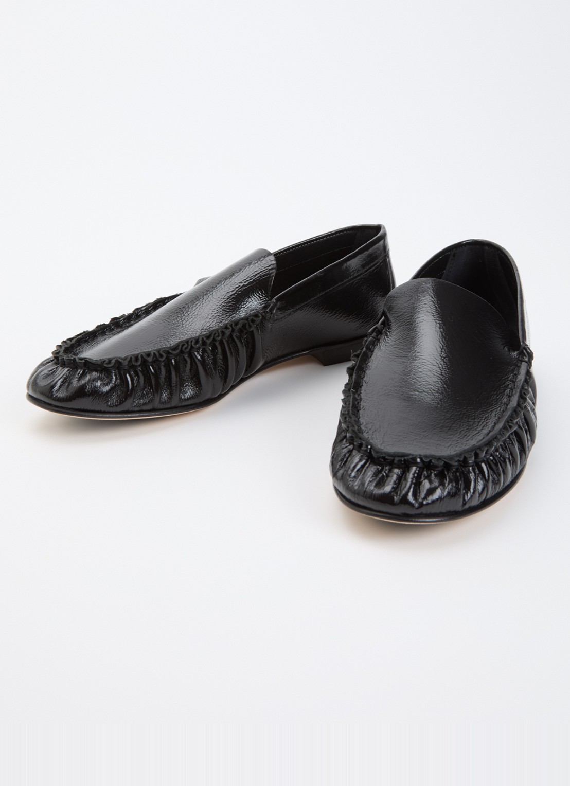 Odare Elena loafer van leer met lakfinish - detail zwart