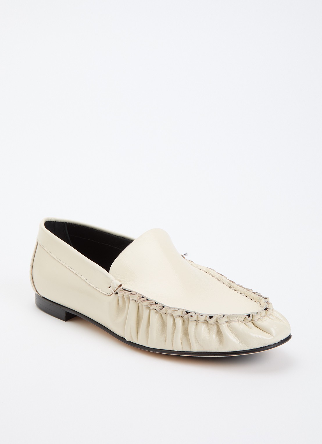Odare Elena loafer van leer met lakfinish - voorkant 2 gebroken wit