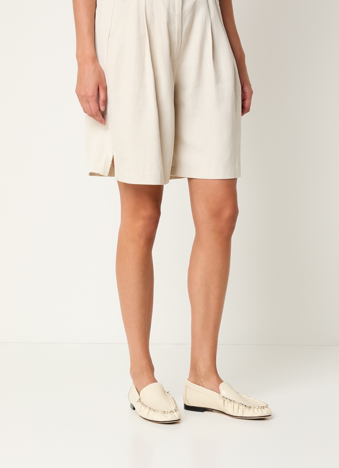 Odare Elena loafer van leer met lakfinish - voorkant 3 gebroken wit