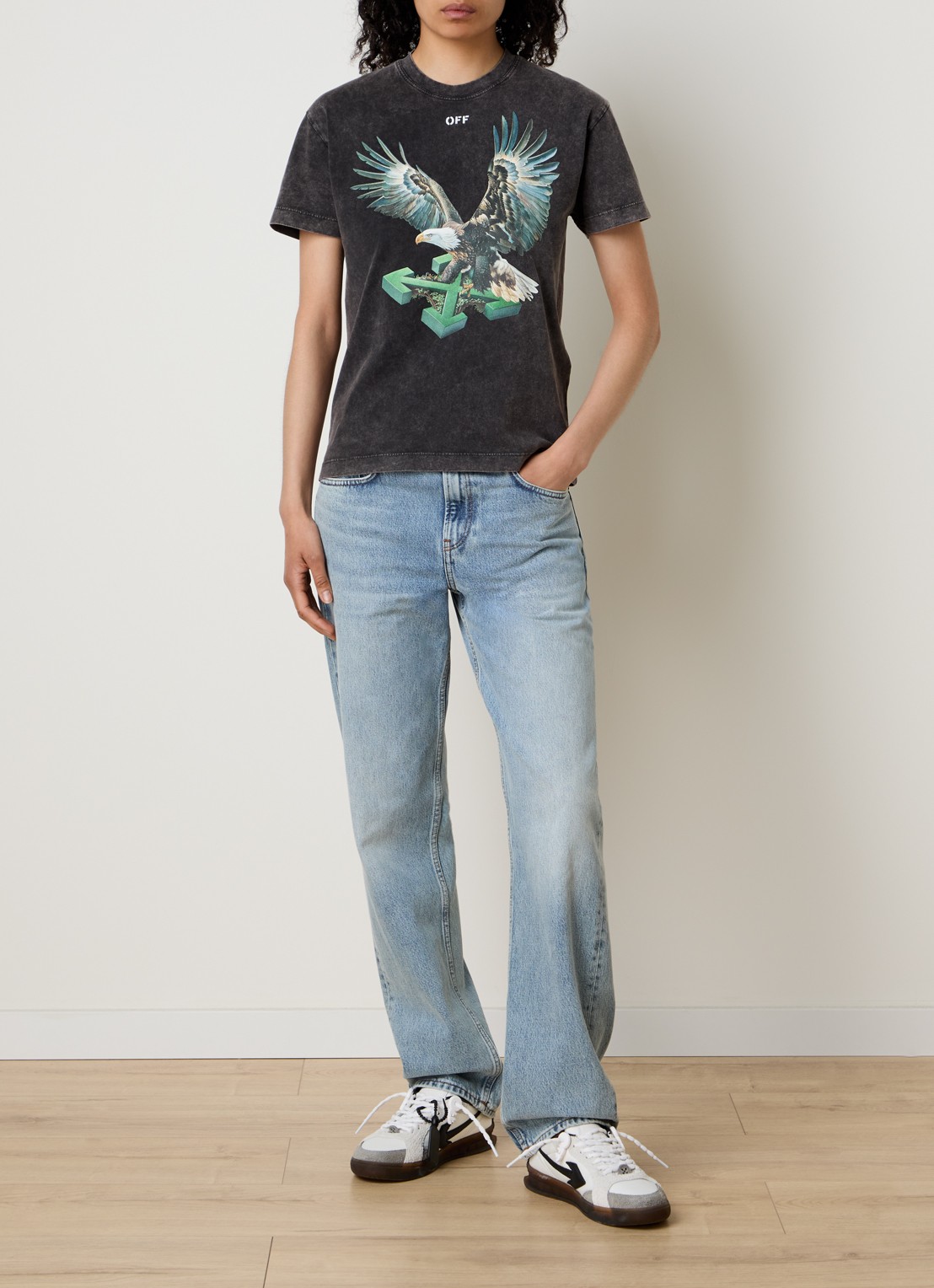 Off-White Eagle arrow T-shirt met front- en backprint - voorkant 3 zwart