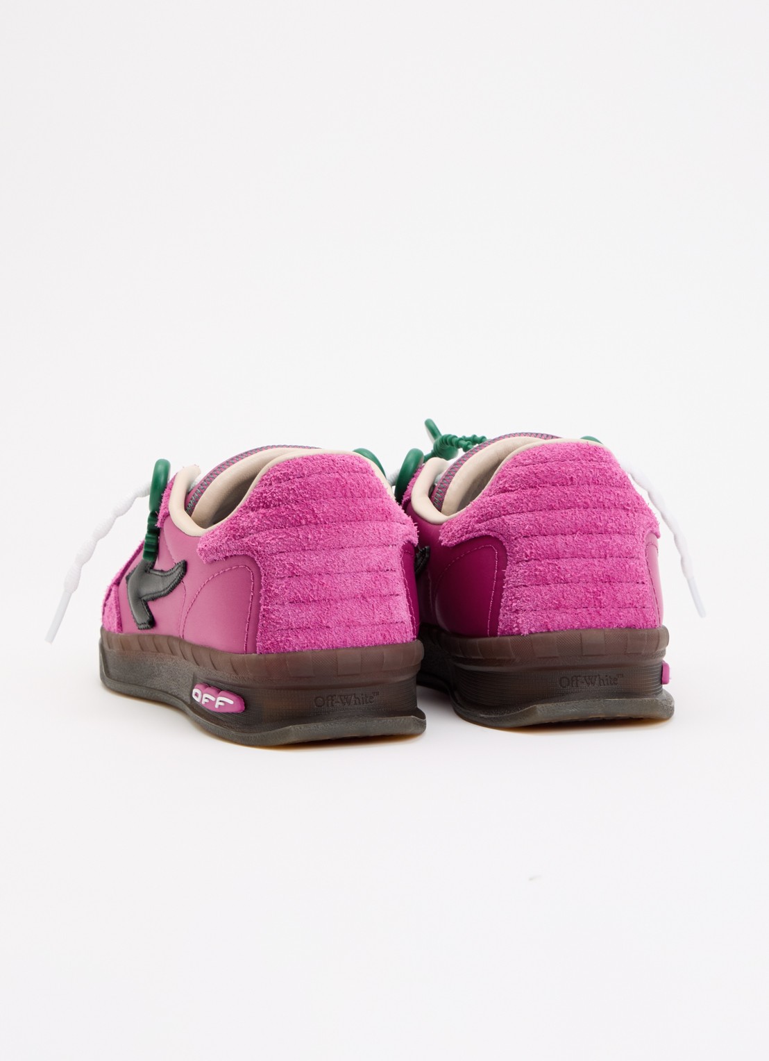 Off-White End Of Play sneaker met details van suède - achterkant fuchsia