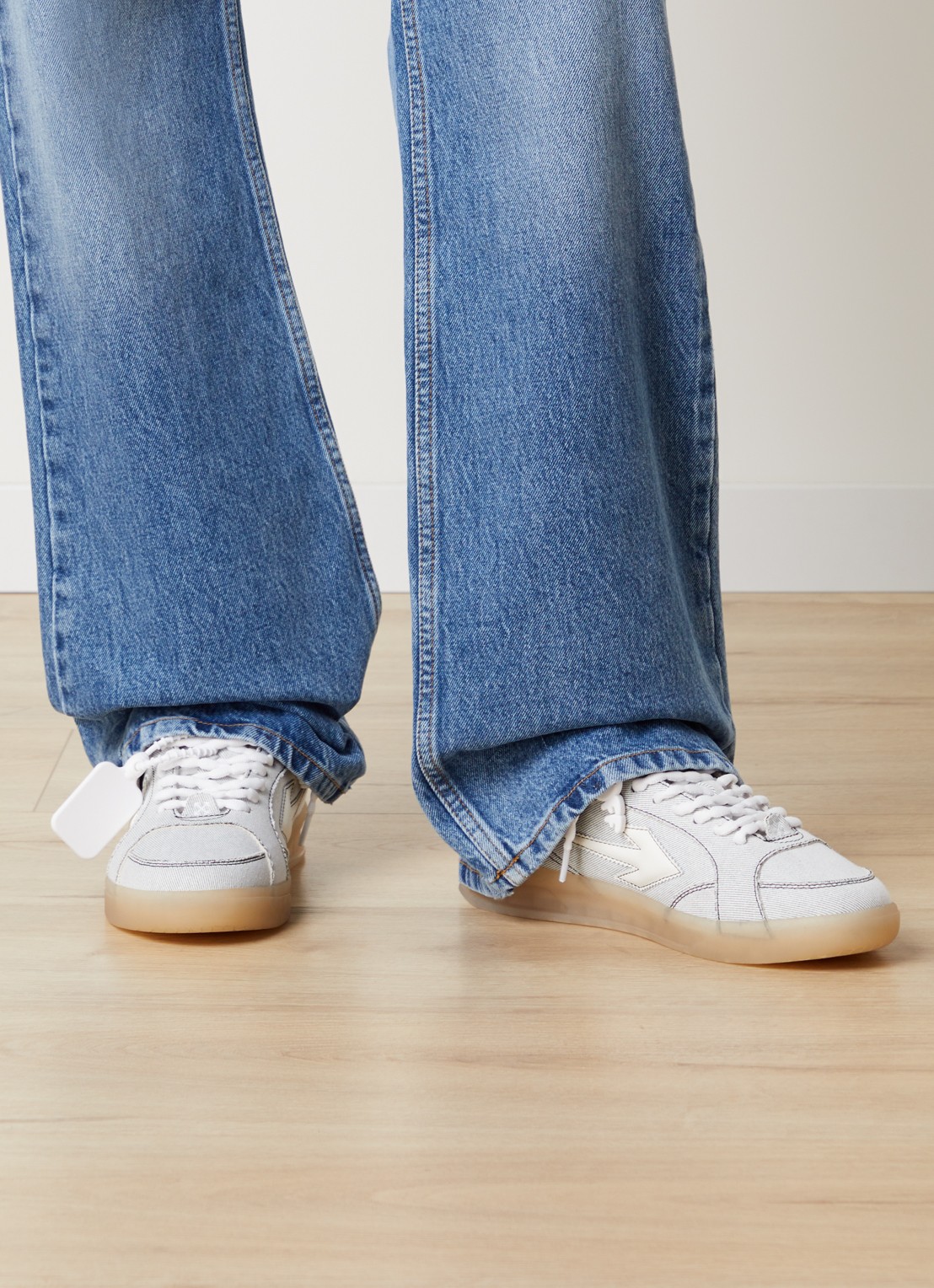 Off-White End Of Play sneaker van denim met details van kalfsleer - voorkant 2 wit