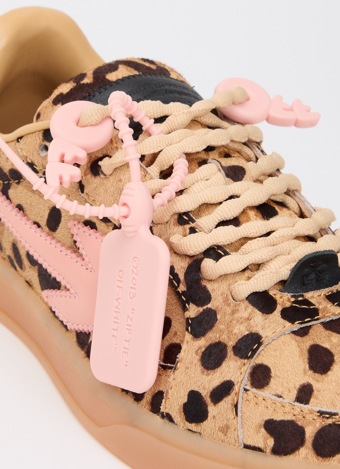 Off-White End Of Play sneaker van leer met ponyhair - detail 4 camel