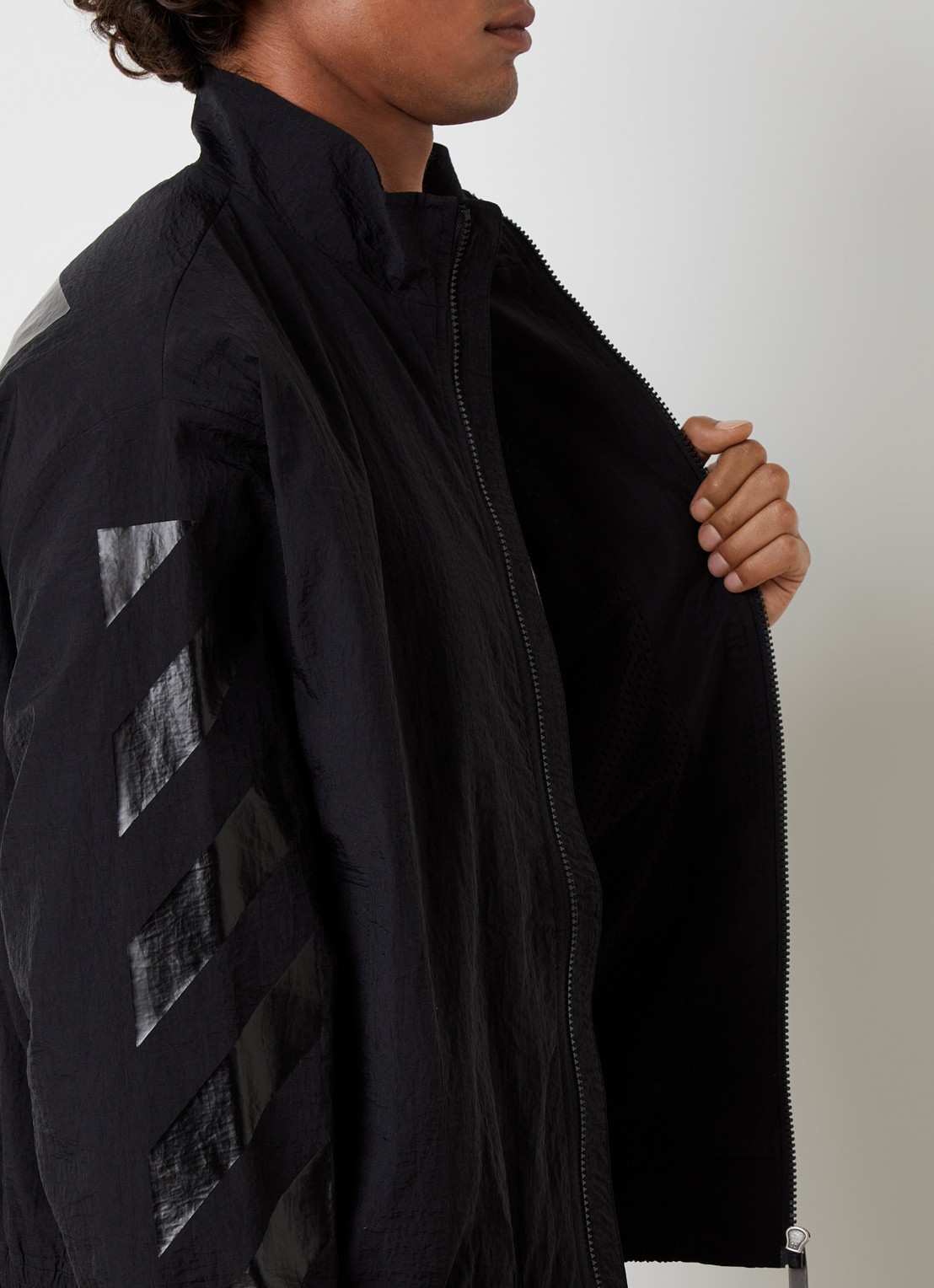 Off-White Glossy arrow jack met backprint en steekzakken - detail 4 zwart