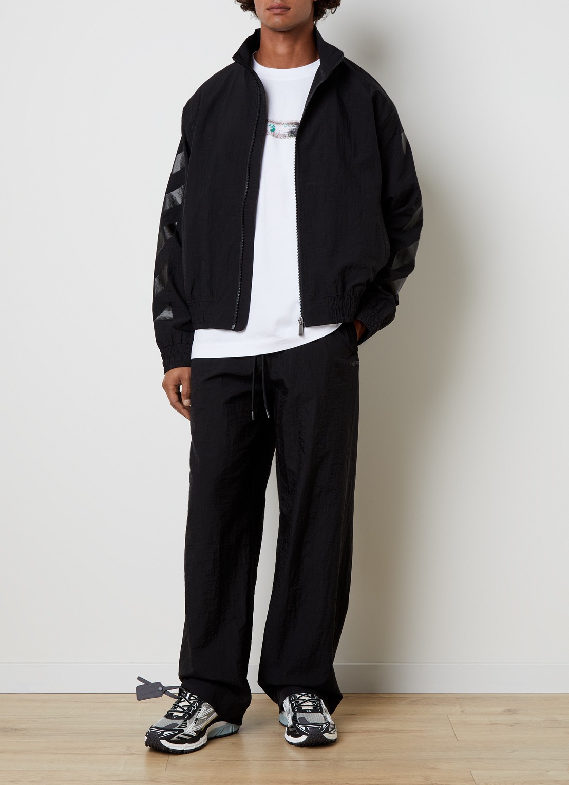 Off-White Glossy arrow jack met backprint en steekzakken - voorkant 2 zwart