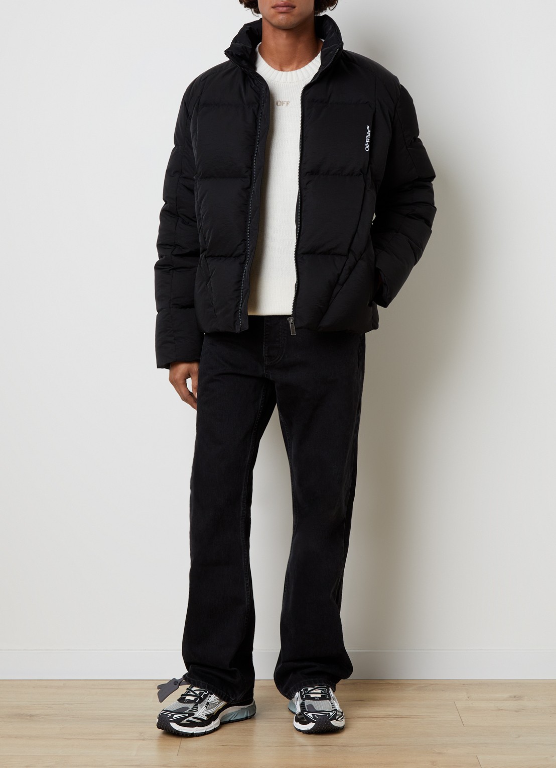 Off-White Nyl puffer jack met logo en steekzakken - voorkant 2 zwart