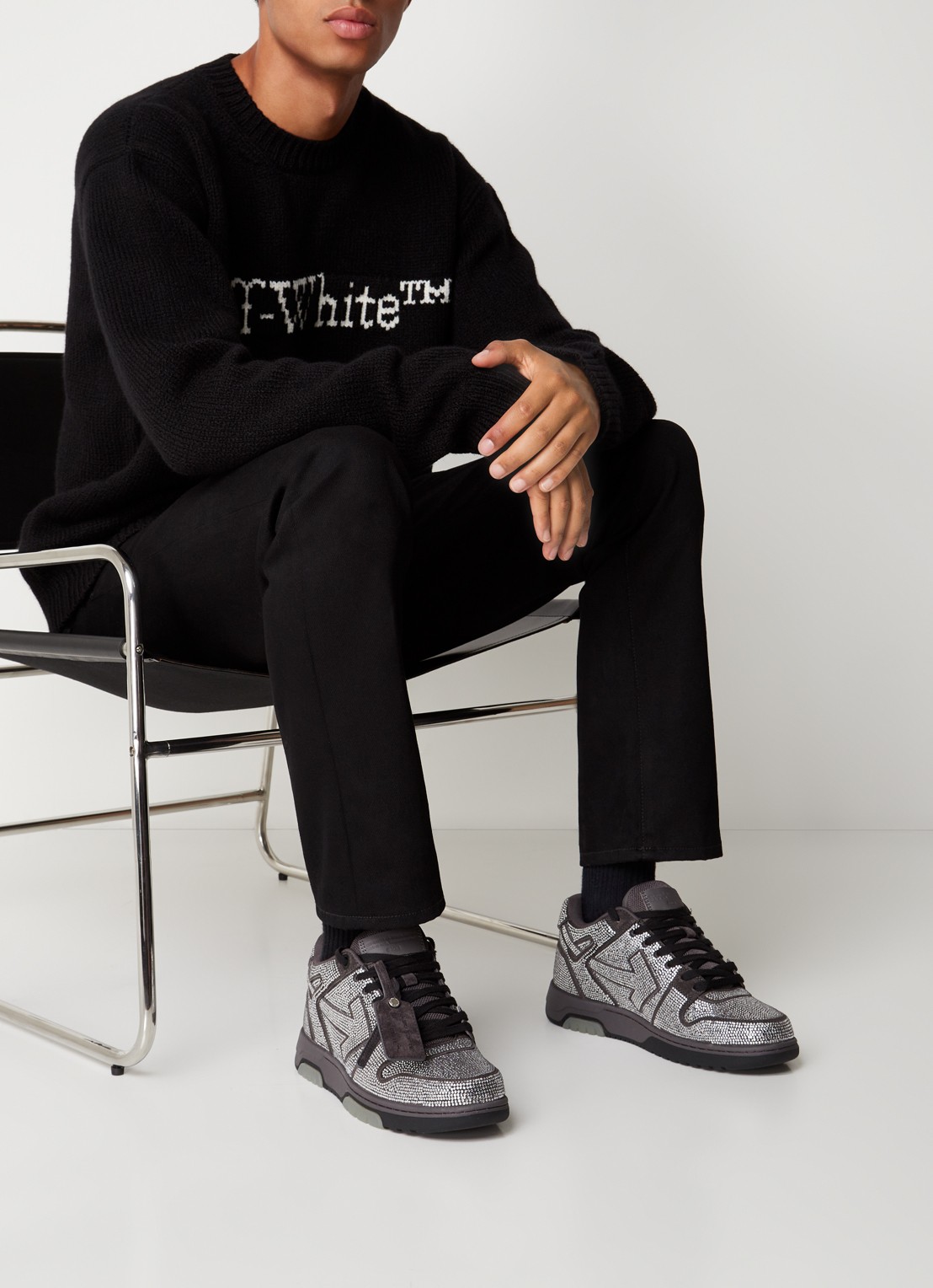 Off-White Out Of Office sneaker met kalfsleren details en strass - voorkant 2 zwart