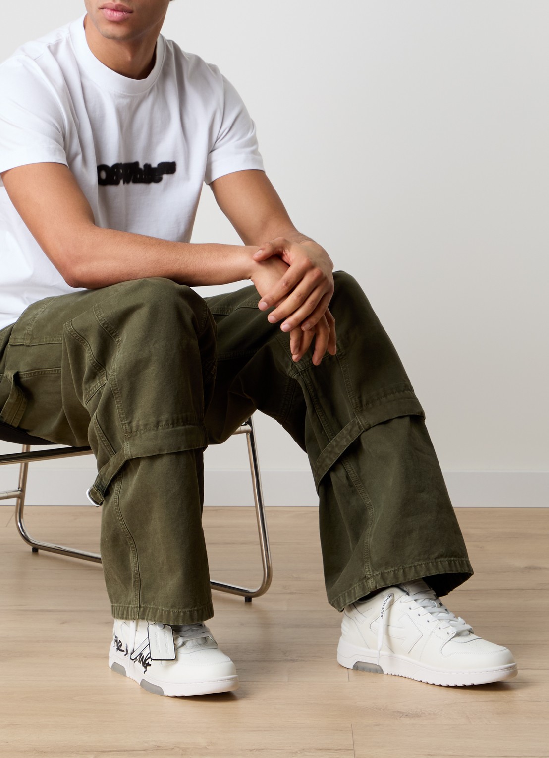 Off-White Out Of Office sneaker van kalfsleer met print - voorkant 3 gebroken wit