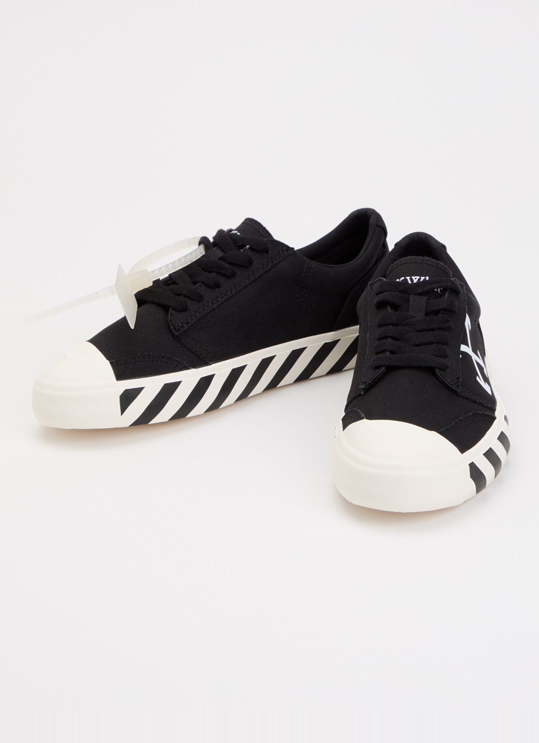 Off-White Vulcanized Undercut sneaker met logo - detail zwart