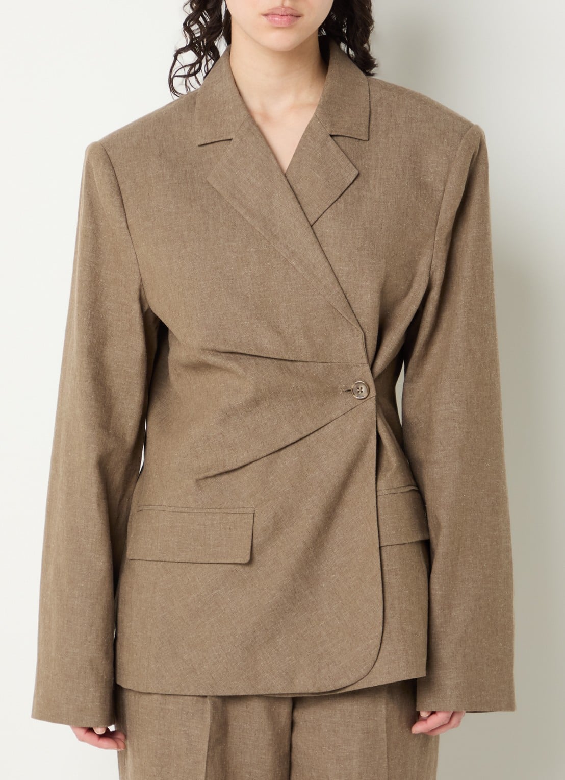 OLAF Blazer in wolblend met asymmetrische sluiting - detail 4 taupe
