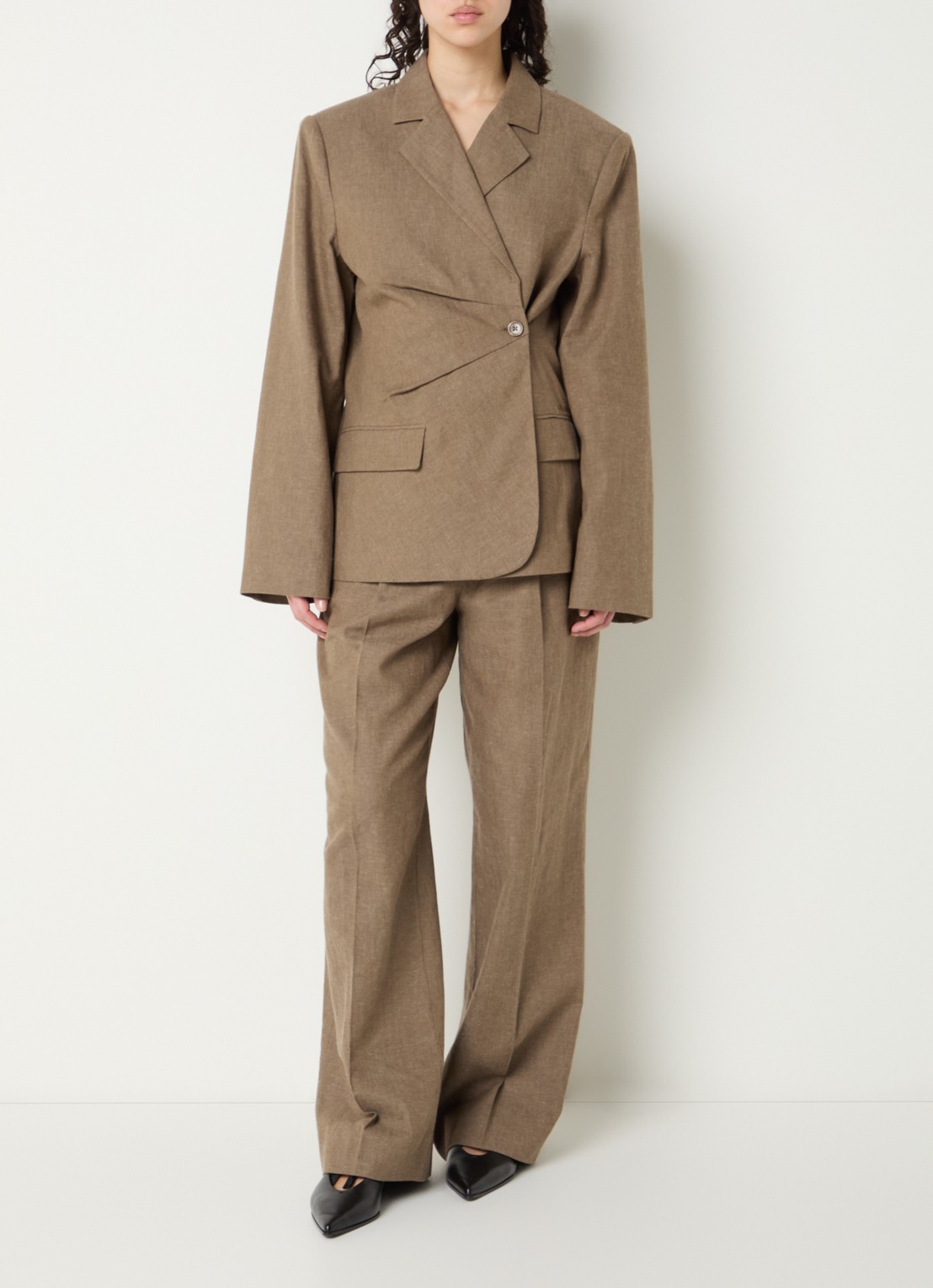 OLAF Blazer in wolblend met asymmetrische sluiting - voorkant 2 taupe