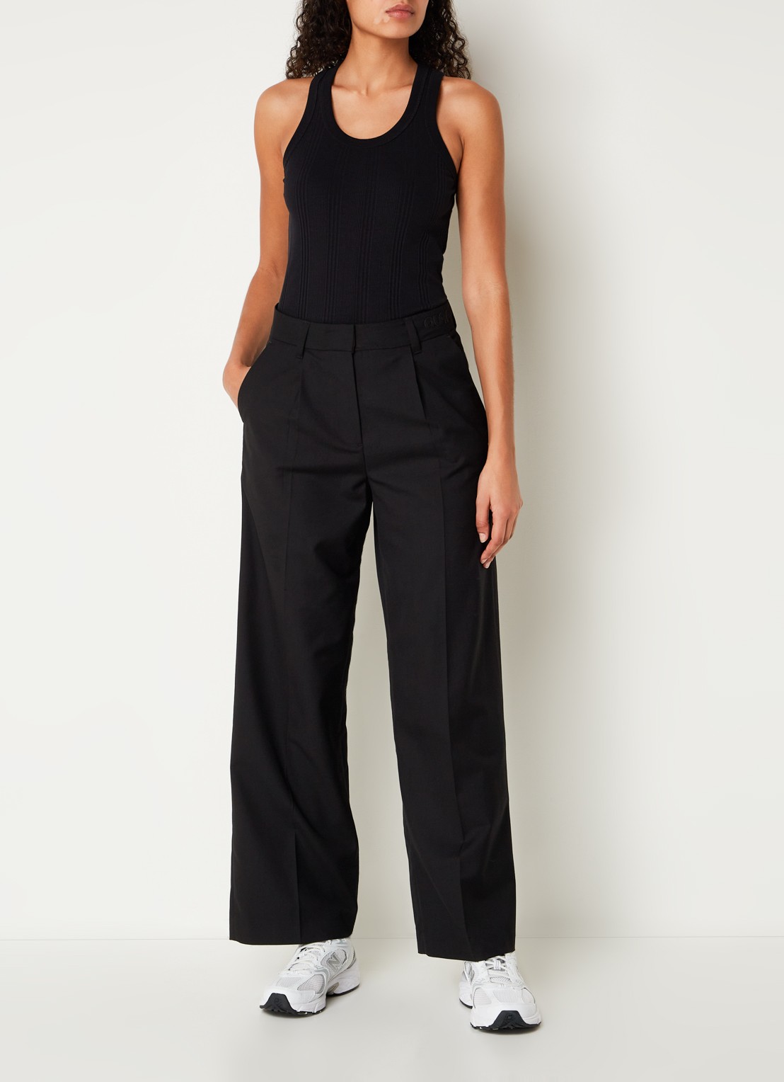 OLAF High waist wide fit pantalon met persplooi - voorkant 2 zwart