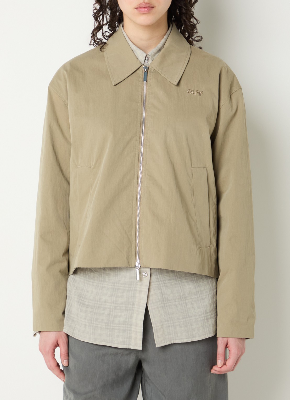 OLAF Jack met logo en steekzakken - detail 2 khaki