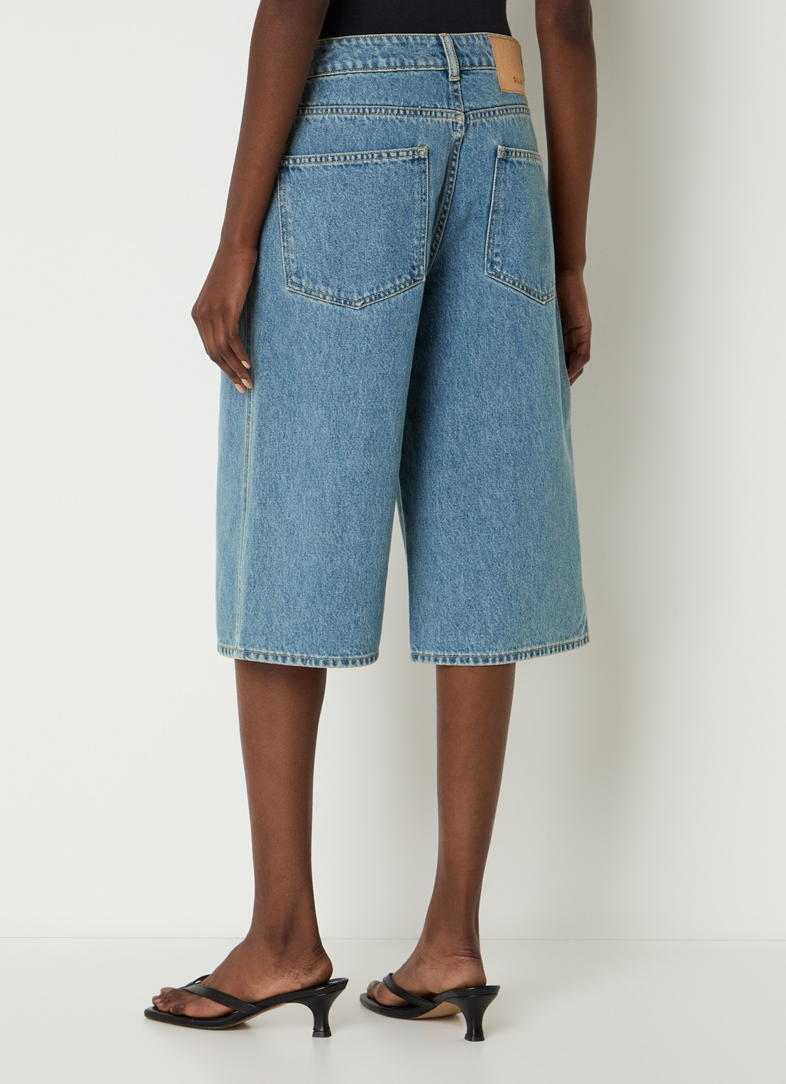 OLAF Mid waist wide leg driekwart jeans met medium wassing  - achterkant 4 indigo
