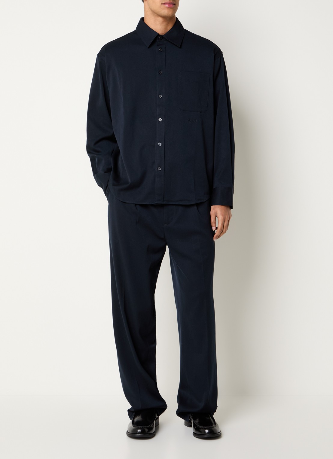 OLAF Oversized fit overshirt in wolblend met logoborduring - voorkant 3 donkerblauw