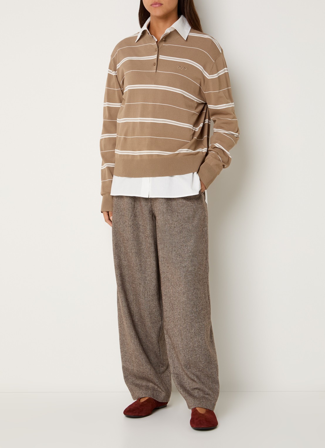 OLAF Pullover met streepprint en logoborduring - voorkant 3 lichtbruin