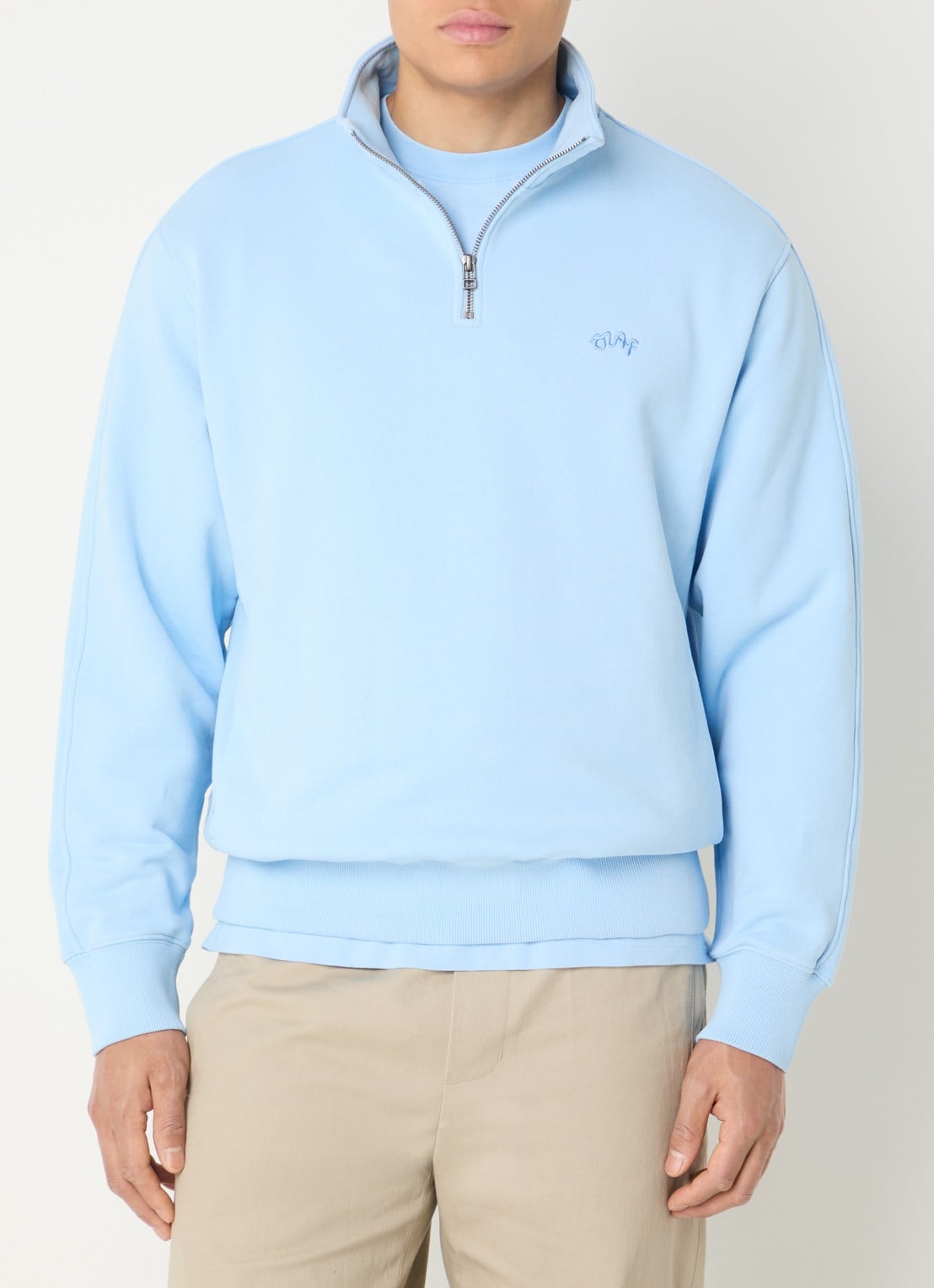 OLAF Sweater met halve rits en logo - detail 3 lichtblauw