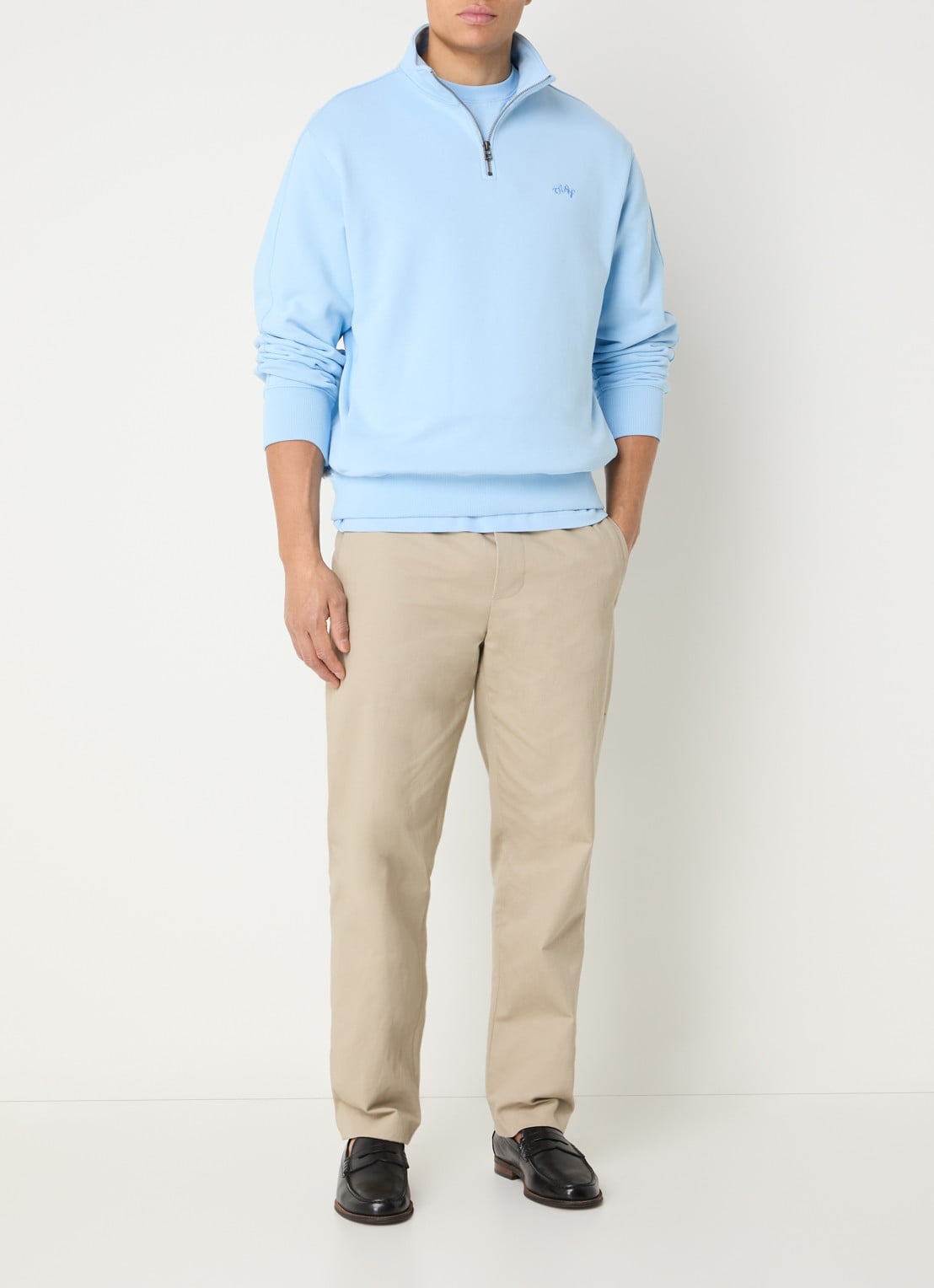 OLAF Sweater met halve rits en logo - voorkant 2 lichtblauw