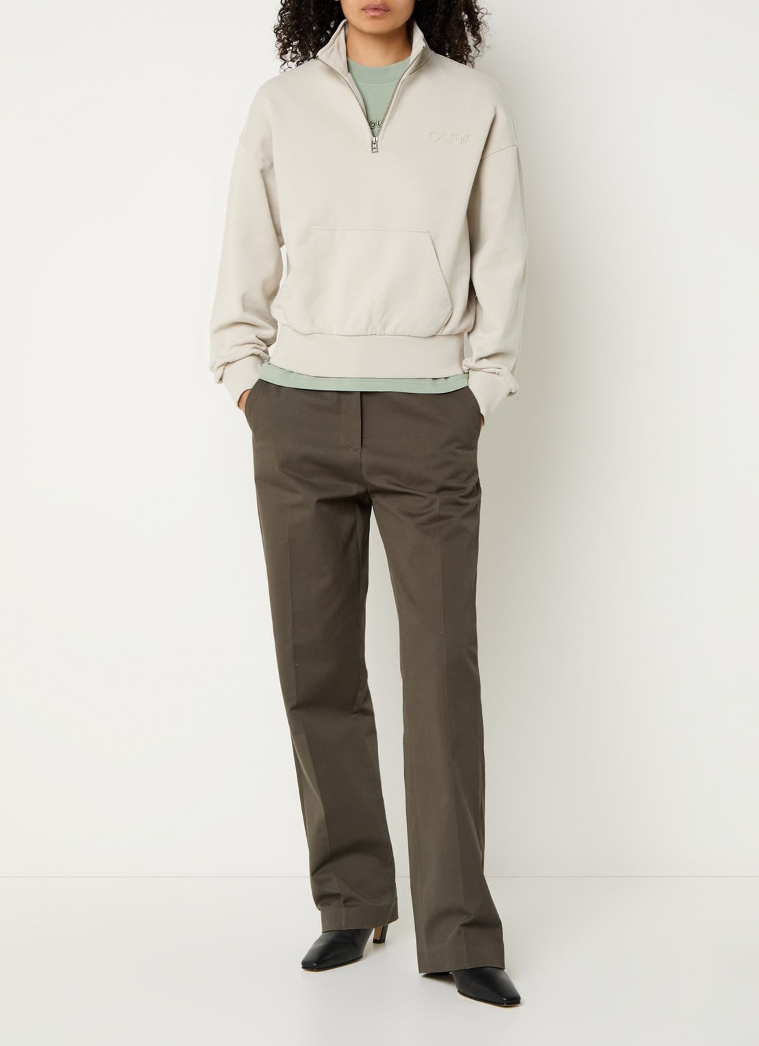 OLAF Sweater met logoborduring - voorkant 4 beige